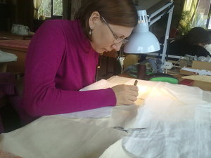 Наталья за работой над Плащаницей